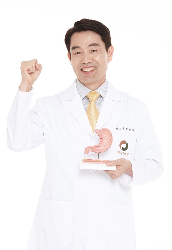 위강한의원_마른기침, 가슴통증 심해지고 있다면?‘역류성식도염’ 치료 시작해야