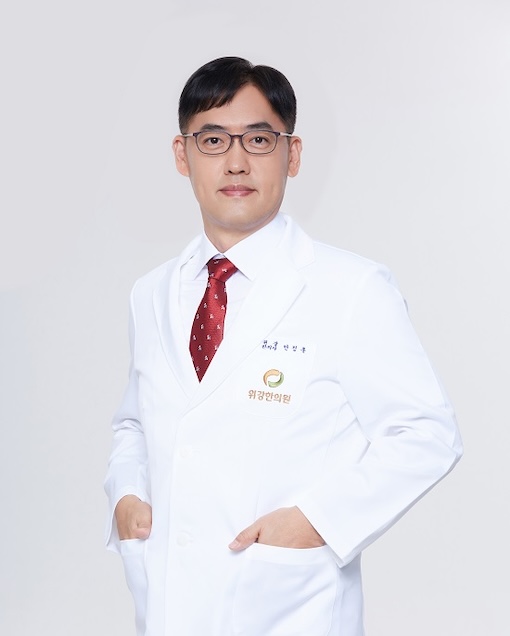 위강한의원_음식 삼킬 때 목 따가운 통증, 역류성인후두염 치료는?